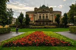Den Nationale Scene i Bergen sett utenfra. Illustrasjonsfoto:  IstockPhoto