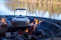 Kaffekanne på bål. Illustrasjonsfoto: bauwimauwi/IstockPhoto 