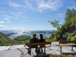 Utsikt fra Torghatten. Foto: Nasjonale turistveger, Frid Jorunn Stabell